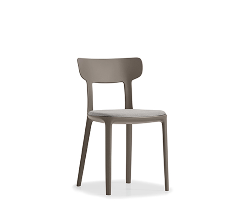 Bernhar*t Queue Chair